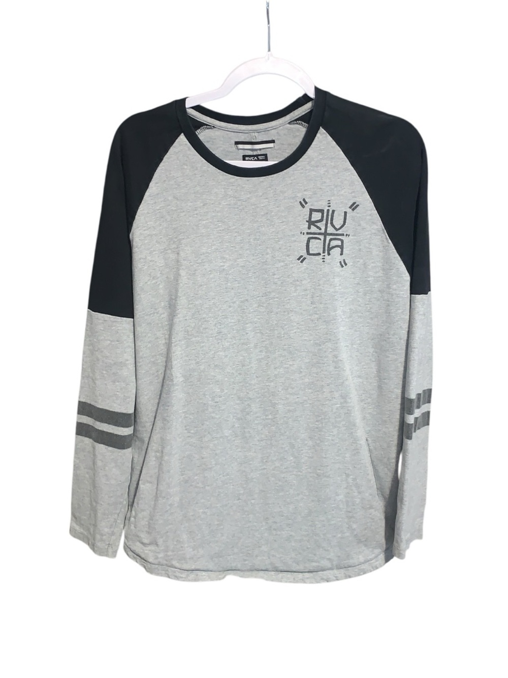 RVCA Gray and Black Long-Sleeve Tee Shirt Slim Fit Pockets 99064